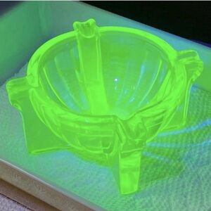 RARE Uranium Green Depression Glass Ashtray Vintage Cigarette Fluorescent deco